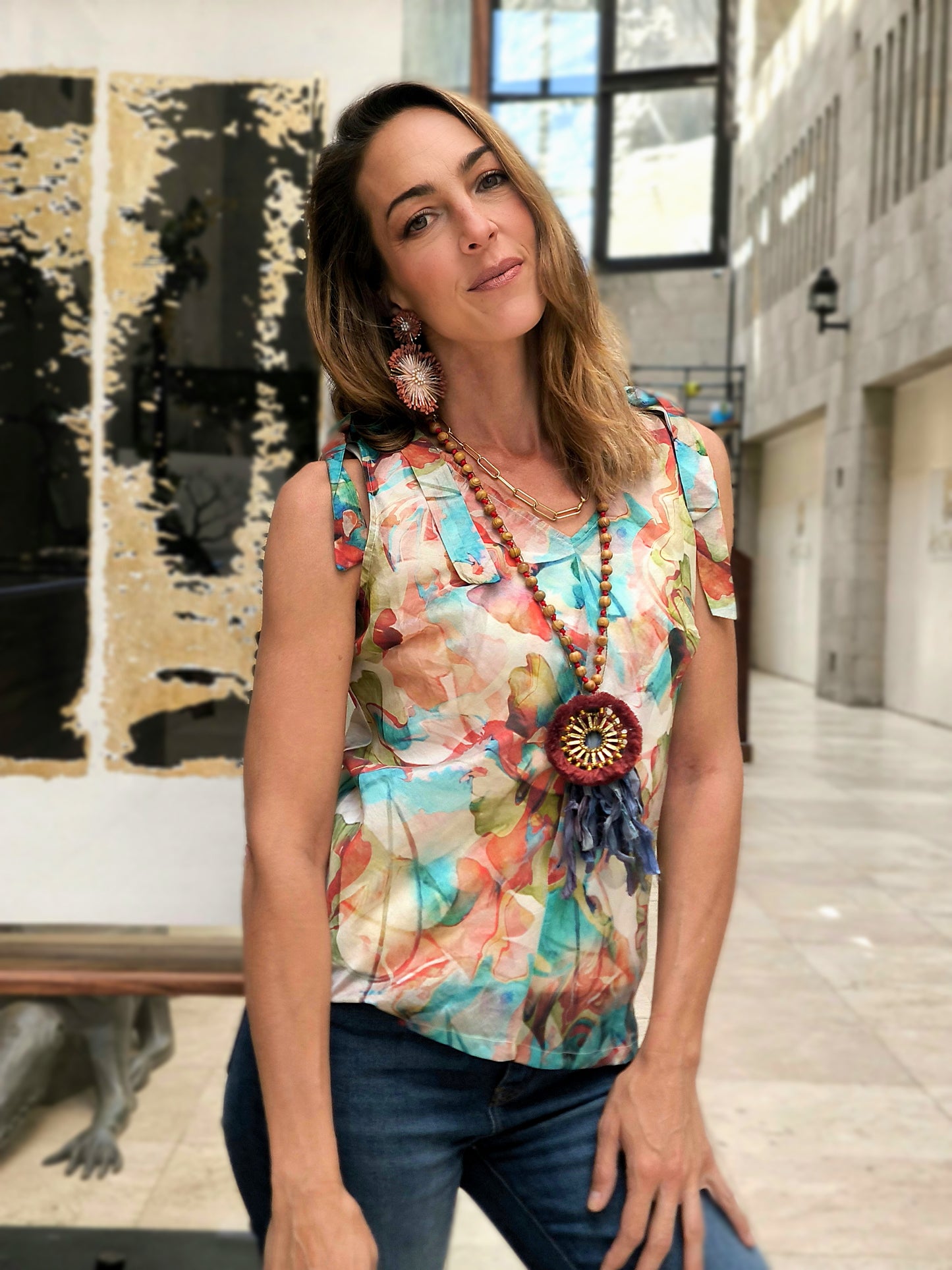 Blusa de flores con amarre en hombros