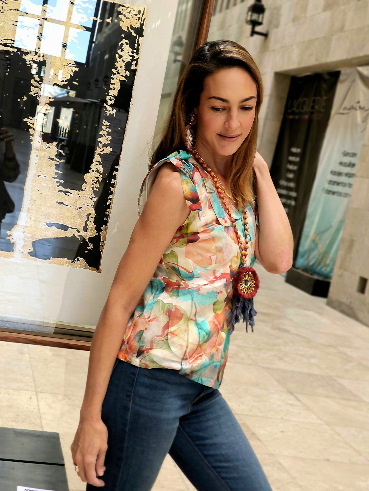 Blusa de flores con amarre en hombros