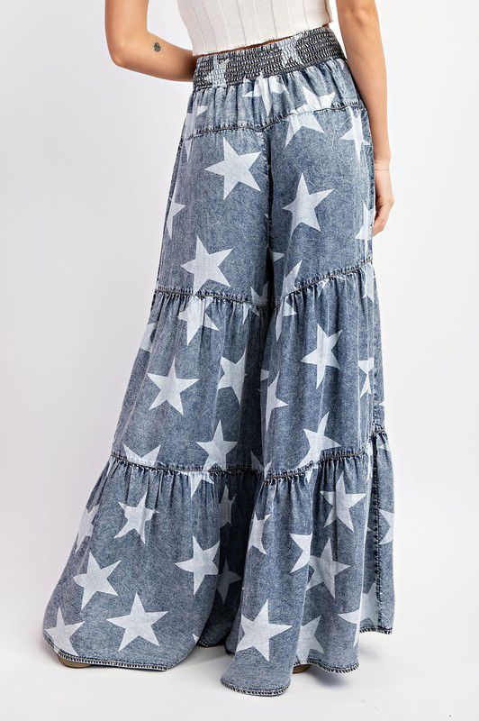 Pantalón de piernas anchas con cortes, deslavados con estrellas