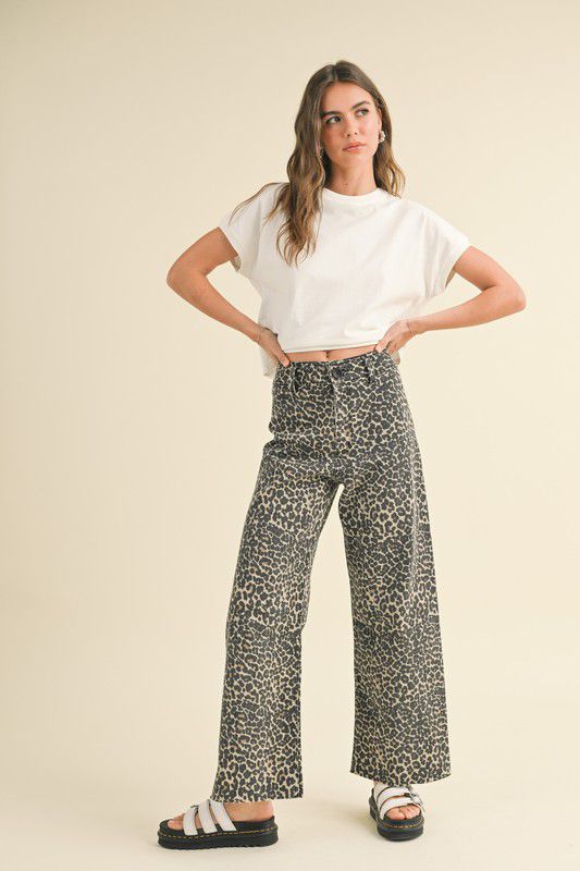 Pantalón de gabardina con estampado animal print