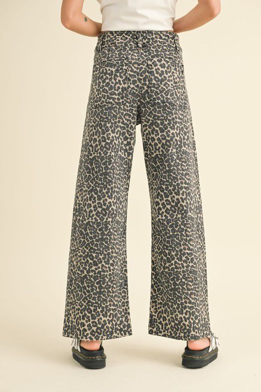 Pantalón de gabardina con estampado animal print