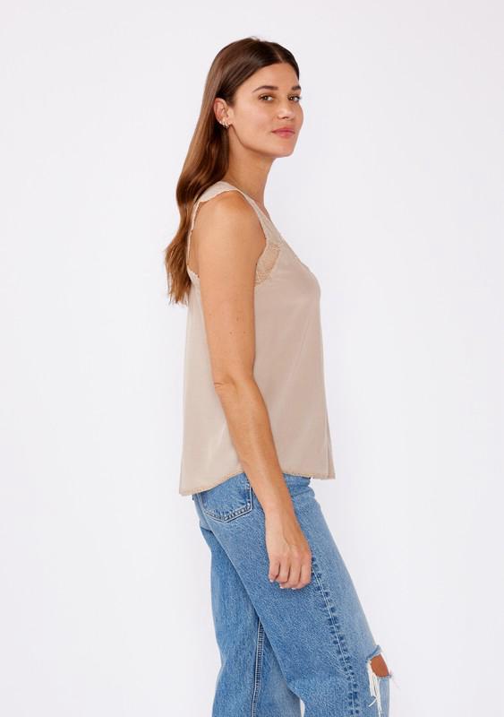 Blusa lencero con encaje