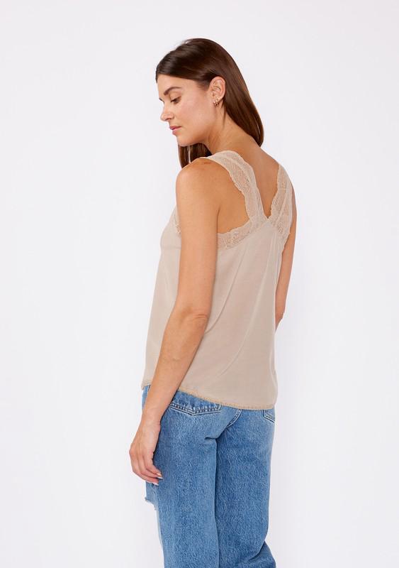 Blusa lencero con encaje