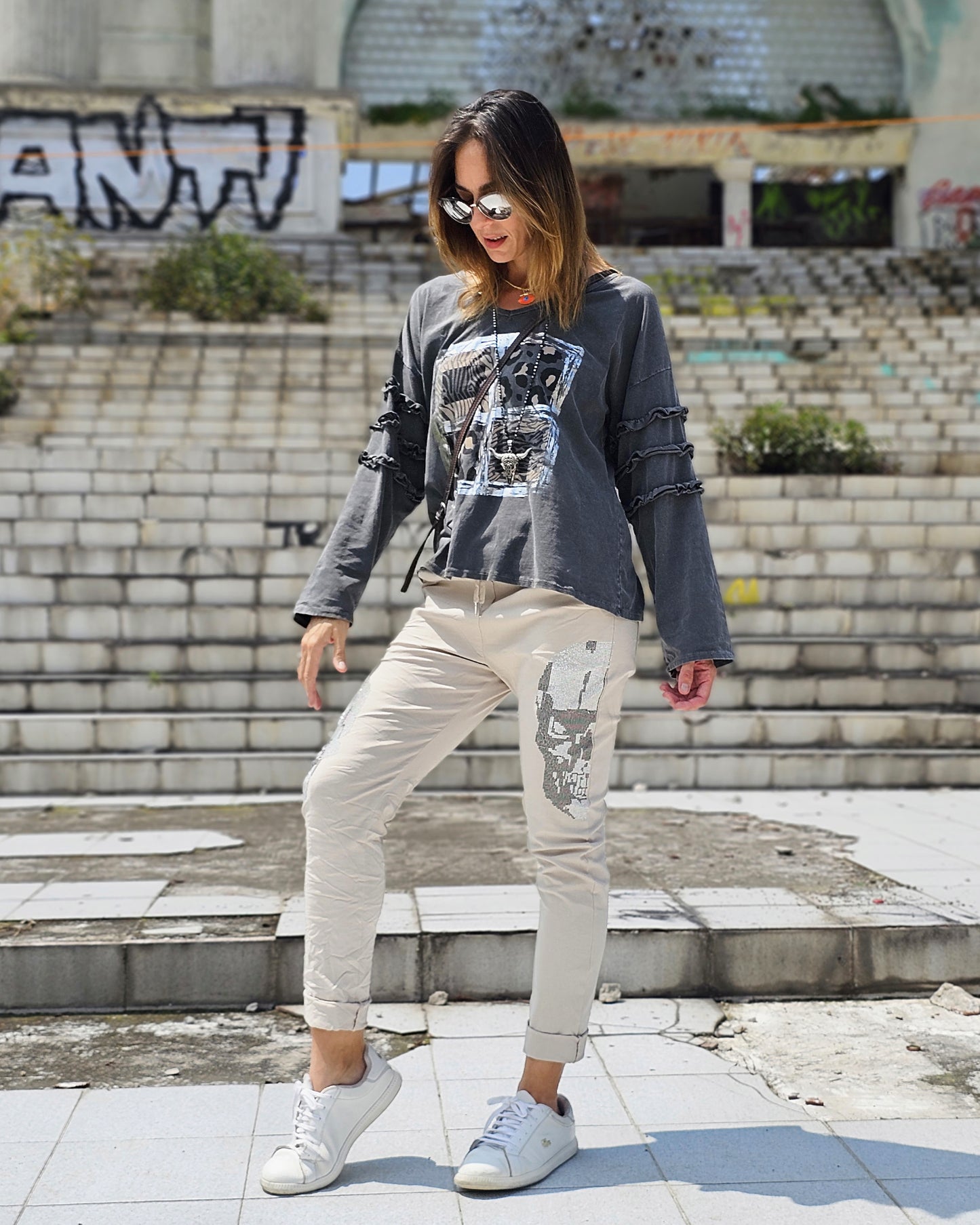 Blusa estampada con foil plateado con mangas escarola