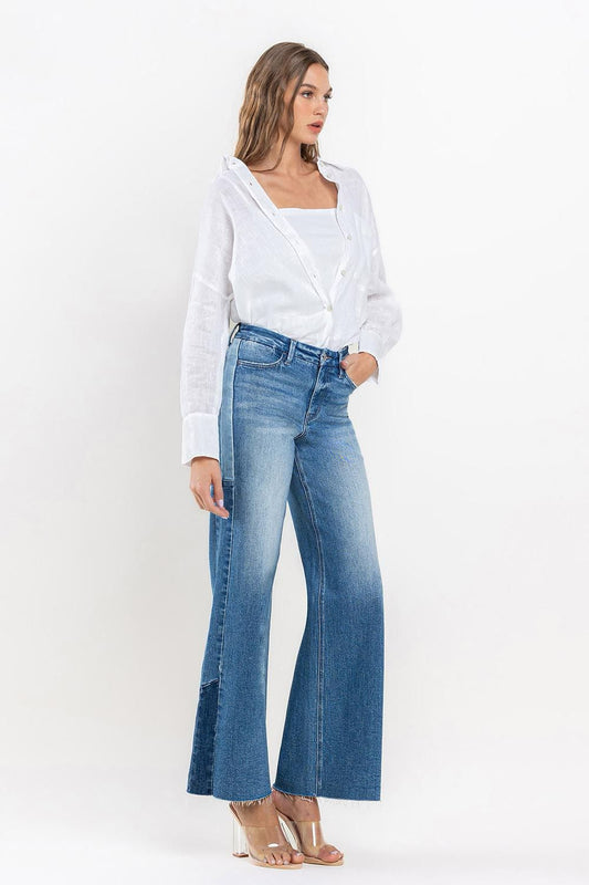 Jeans con stretch con cortes en costados con diferentes tonos