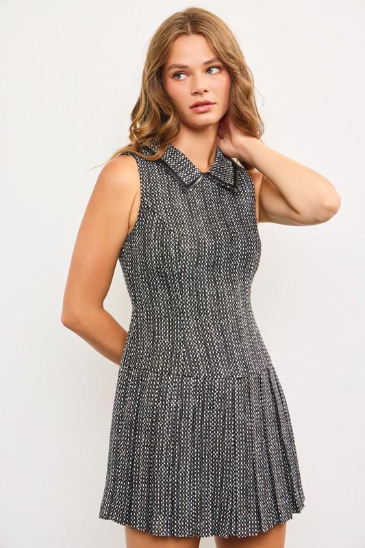 Vestido tejido estilo tweed con detalle de vinipiel en cuello